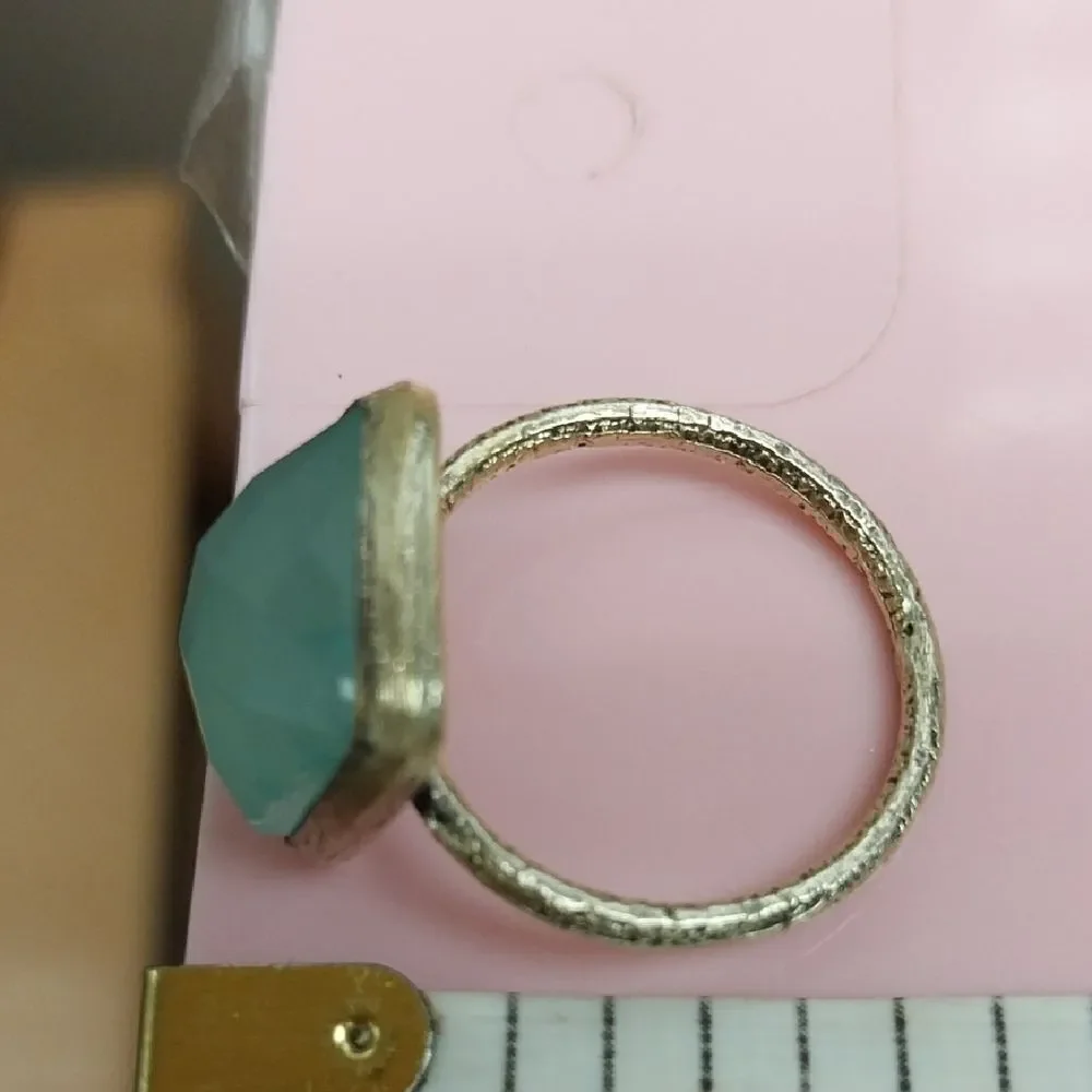 Elegant VINTAGE  Aqua  STERLING SILVER Ring with Green GEMSTONE.  SIZE 6.5